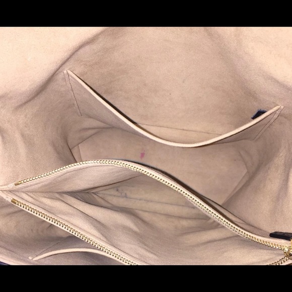 Auth Louis Vuitton Volta Black Leather Crossbody - Picture 6 of 8